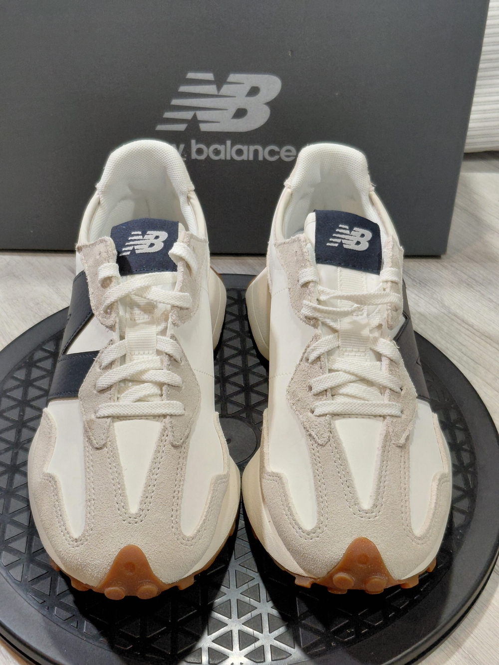 New Balance Womens 327 Vintage 70's  Design Moonbeam - Outerspace White Navy 7.5 - Picture 3 of 16